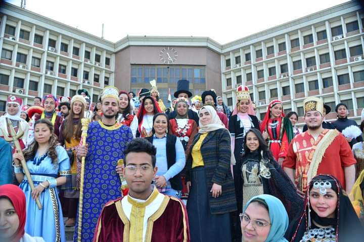 مشاركة كليه الفنون الجميله  في حفل افتتاح الملتقى الثانى لأسبوع الشعوب بجامعة أسيوط فى الفترة من ٢٣ إلى ٢٨ مارس ٢٠٢٢