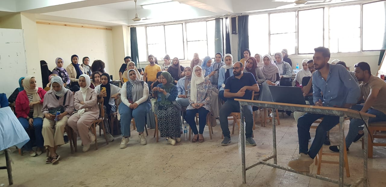 ​  في اطار النشاط البحثي بالكلية وبرعاية الاستاذ الدكتور/ خالد صلاح عميد الكلية وتحت اشراف الاستاذ الدكتور محمد حلمى وكيل الكلية للدراسات العليا والبحوث عقد قسم التصوير اليوم سمينار لمناقشة خطة بحثية للتقدم لنيل درجة الماجستير ‎للدارس/ وليد طارق المعيد بقسم التصوير [إضغط و إسحب للتحريك] ​