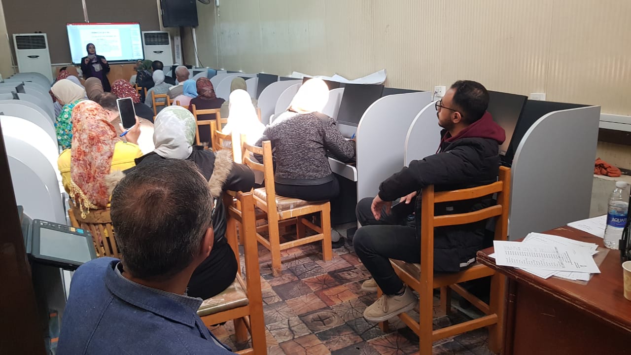 في اطار رفع جودة العملية الإدارية بالكلية وتحسين مستوي العمل الإداري الاداريين