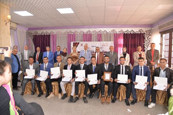 الطالبة ندي خالد جابر بقسم العمارة بالكلية تحصل على المركز الرابع لمسابقة الطالبة المثالية بالجامعة. 