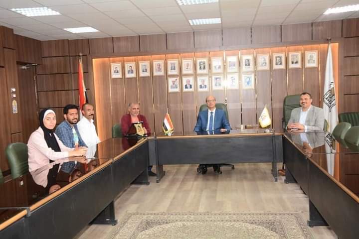 جامعة جنوب الوادى  تكرم طلاب كلية الفنون الجميلة جامعة اسيوط المشاركين فى سمبوزيوم النحت والخزف  بكلية التربية النوعية جامعة جنوب الوادي 