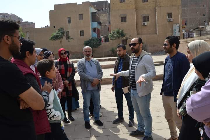وذلك تحت رعاية السيد اللواء عصام سعد محافظ أسيوط و الاستاذ الدكتور  طارق الجمال  رئيس جامعة أسيوط ، والاستاذ الدكتور شحاتة غريب شلقامي نائب رئيس جامعة أسيوط لشئون التعليم والطلاب ،  والأستاذ الدكتور أحمد المنشاوي نائب رئيس الجامعة لشئون الدرسات العليا والبحوث والمشرف على كلية الفنون الجميلة والأستاذ الدكتور مها غانم نائب رئيس الجامعة لشئون خدمة المجتمع وتنمية البيئة  وتحت اشراف  الاستاذ الدكتور سحر بطرس نجيب وكيل الكلية لشئون خدمة المجتمع وتنمية البيئة الأستاذ الدكتور محمد عبدالحكيم  وكيل الكلية لشئون التعليم والطلاب ،  الأستاذ الدكتور محمد حلمي الحفناوى وكيل الكلية لشئون الدراسات العليا والبحوث والمشرف على قسم العمارة  والأستاذ الدكتور عاطف فاروق القرن مستشار الأنشطة الطلابية. والأستاذ الدكتور أبرار مصطفى ابراهيم مستشار التنشيط السياحي ، و الاستاذ عز الدين المنصوري مدير عام الإدارة العامة لرعاية الشباب،  و الاستاذة هبة حجازى مسئول وحدة التنشيط السياحى بالجامعة.  الاستاذ  عثمان الحسيني  مدير عام الهيئة الاقليمة للتنشيط السياحي وبتنظيم من اتحاد طلاب الكلية وإدارة رعاية الشباب بالكليه