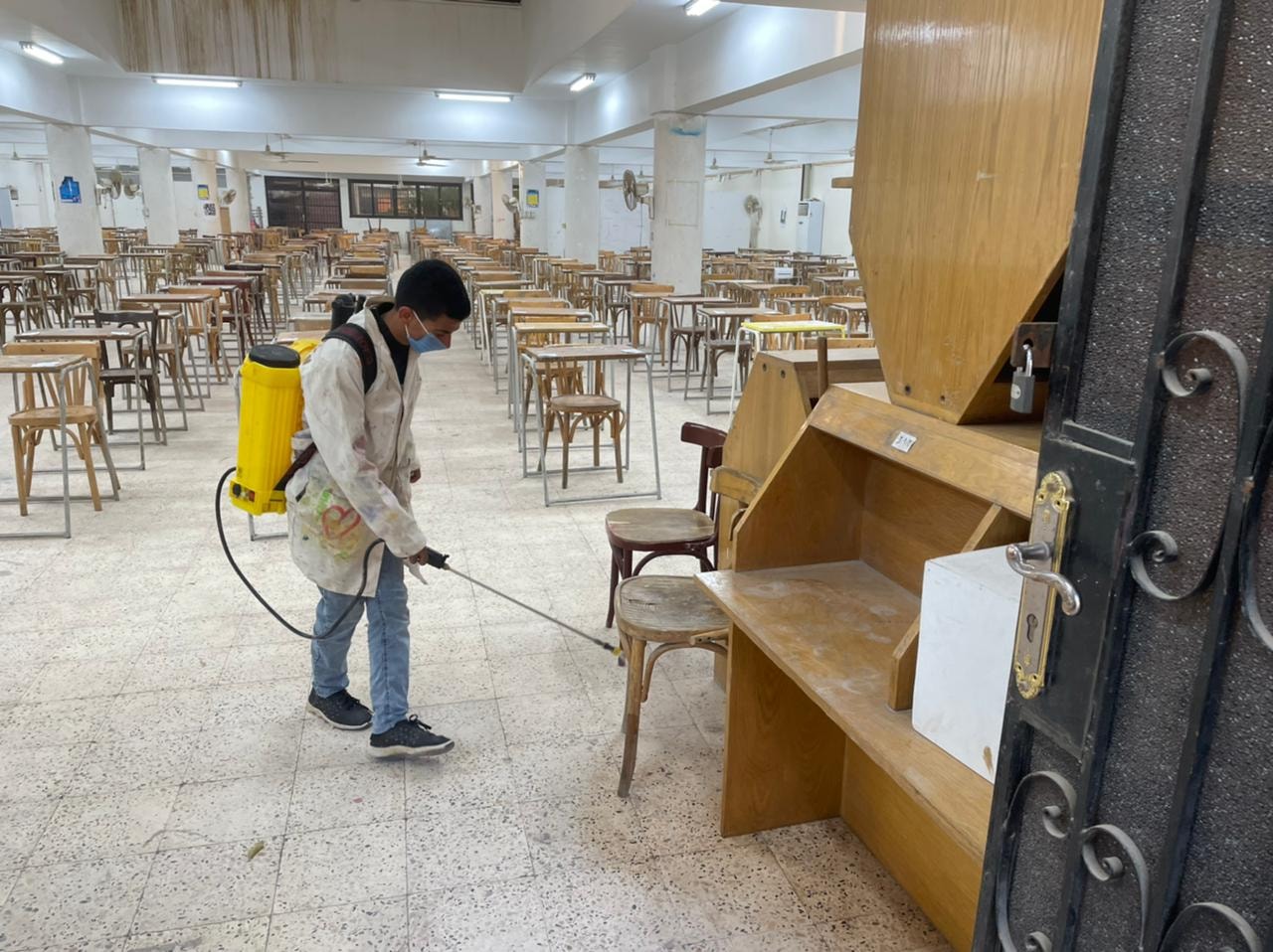 كلية الفنون الجميلة تتابع خطتها الوقائية لتوفير اعلى درجات الصحة والسلامة للطلاب