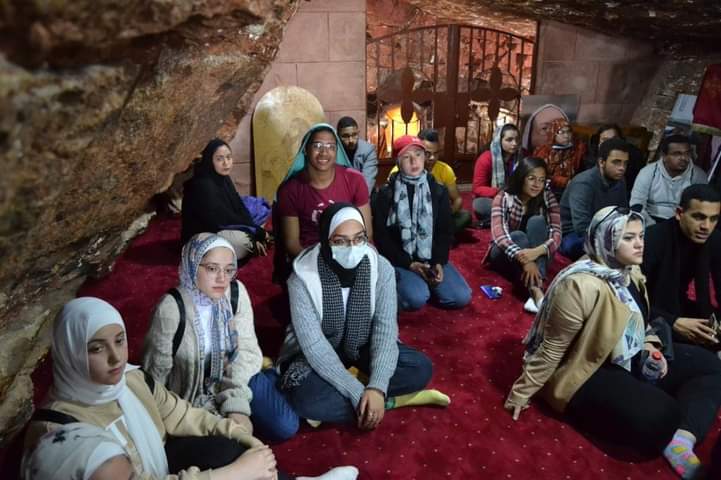 زيارة كلية الفنون الجميلة لدير مارمينا المعلق بجبل ابنوب (المعابدة) ضمن فعاليات أجندة تنمية وتنشيط الوعى السياحي