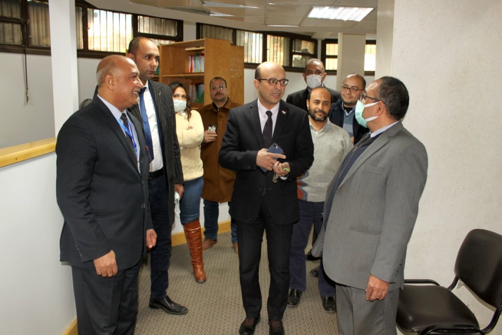 نائب رئيس جامعة أسيوط يعقد لقاءاً مع وفد وزارة التعليم العالي لاستعراض جهود الجامعة المبذولة لاكتمال منظومة التحول الرقمي و زيادة أوجه التعاون و الدعم بين الطرفين في تطبيق مشاريع تكنولوجيا المعلومات