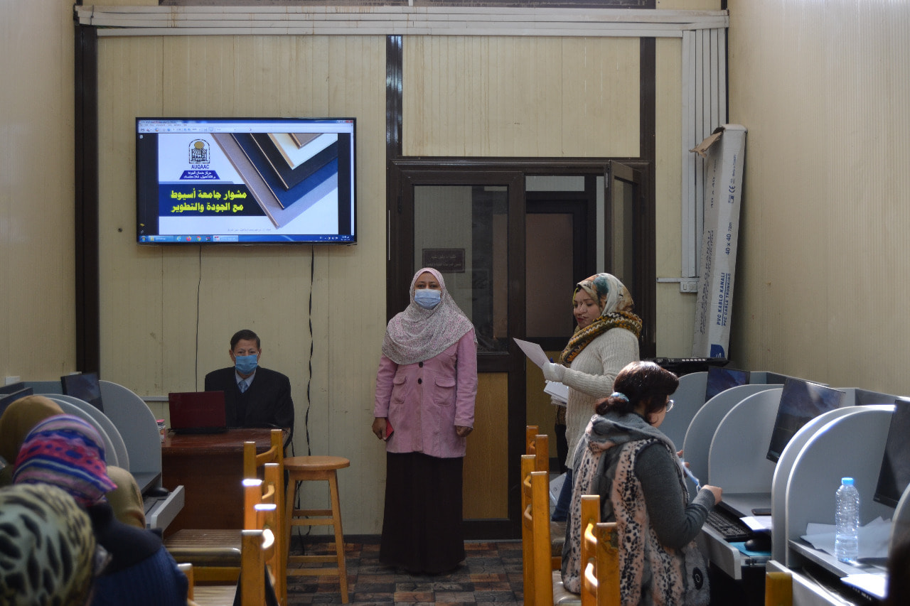 عقد مركز تطوير التعليم الجامعي دورة تدريبية للسادة أعضاء هيئة التدريس والهيئة المعاونة بكلية الفنون الجميلة بالتعاون مع وحدة ضمان الجودة بالكلية 