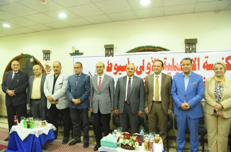زيارة رئيس جامعة اسيوط السيد الاستاذ الدكتور /طارق الجمال إلى عدد من كنائس وأديرة أسيوط لتقديم التهنئة إلى الاخوة الاقباط بمناسبة عيد القيامة المجيد 